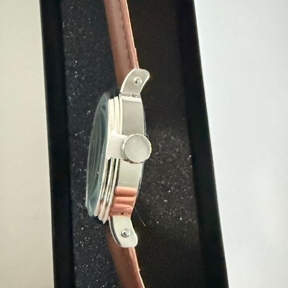 NWT - Star Wars Boba Fett Insignia Men's Sliver Vintage Alloy Watch - Picture 3 of 15